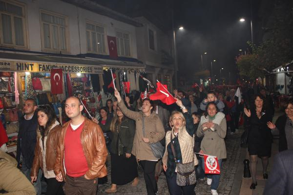 Cumhuriyet\'in 90. Yılı Şile\'de Fener Alayıyla Kutlandı