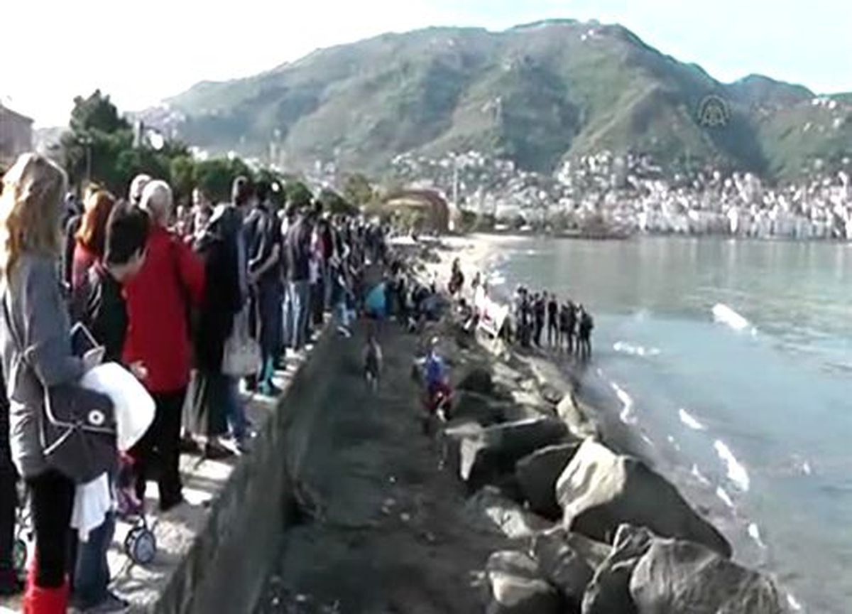 Dalgıçlar Denizde Türk Bayrağı Açtı