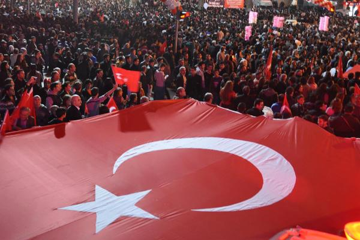 Denizli\'de 30 Bin Kişi Cumhuriyet Yürüyüşüne Katıldı