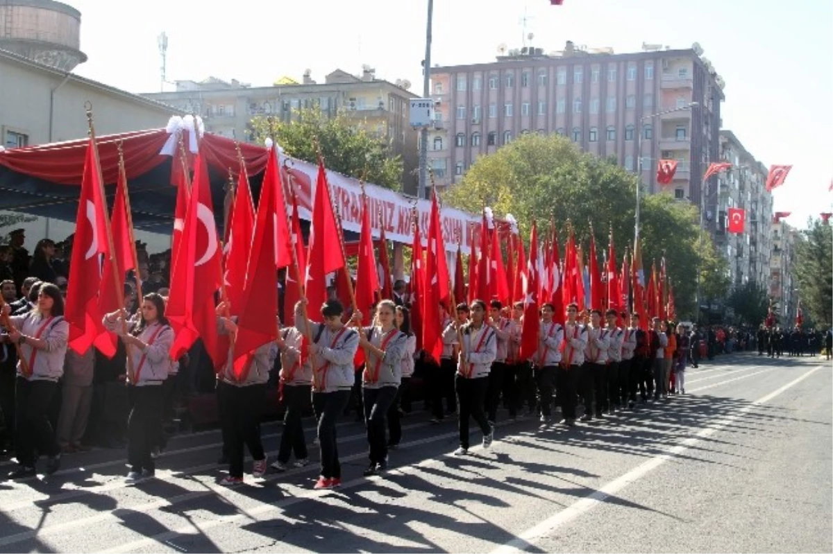 Diyarbakır\'da 29 Ekim Cumhuriyet Bayramı Kutlamaları