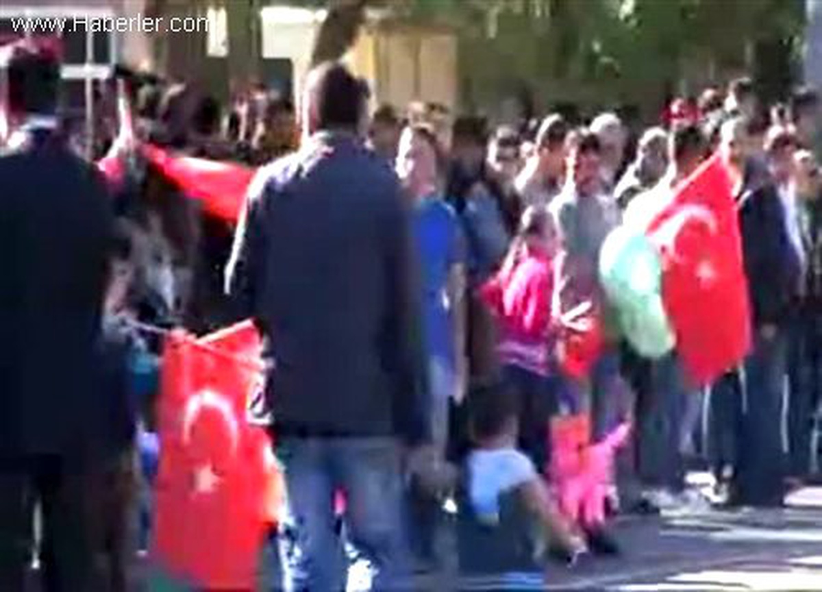 Diyarbakır\'da Cumhuriyet Bayramı Halkla İç İçe Kutlandı