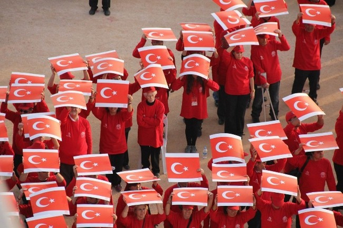 Dünyanın En Büyük Atatürk Portresi İçin Alanlar Dolmaya Başladı
