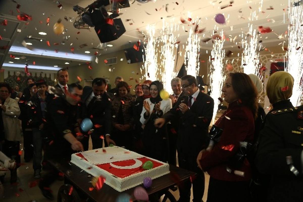 Düzce\'de Cumhuriyet Resepsiyonu