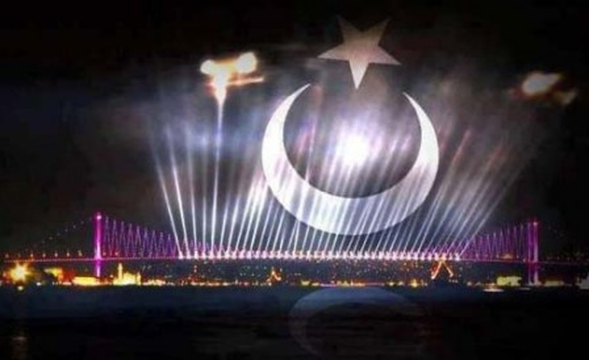 Erdoğan, Konuk Başbakanlarla Boğazdaki Gösteriyi İzledi