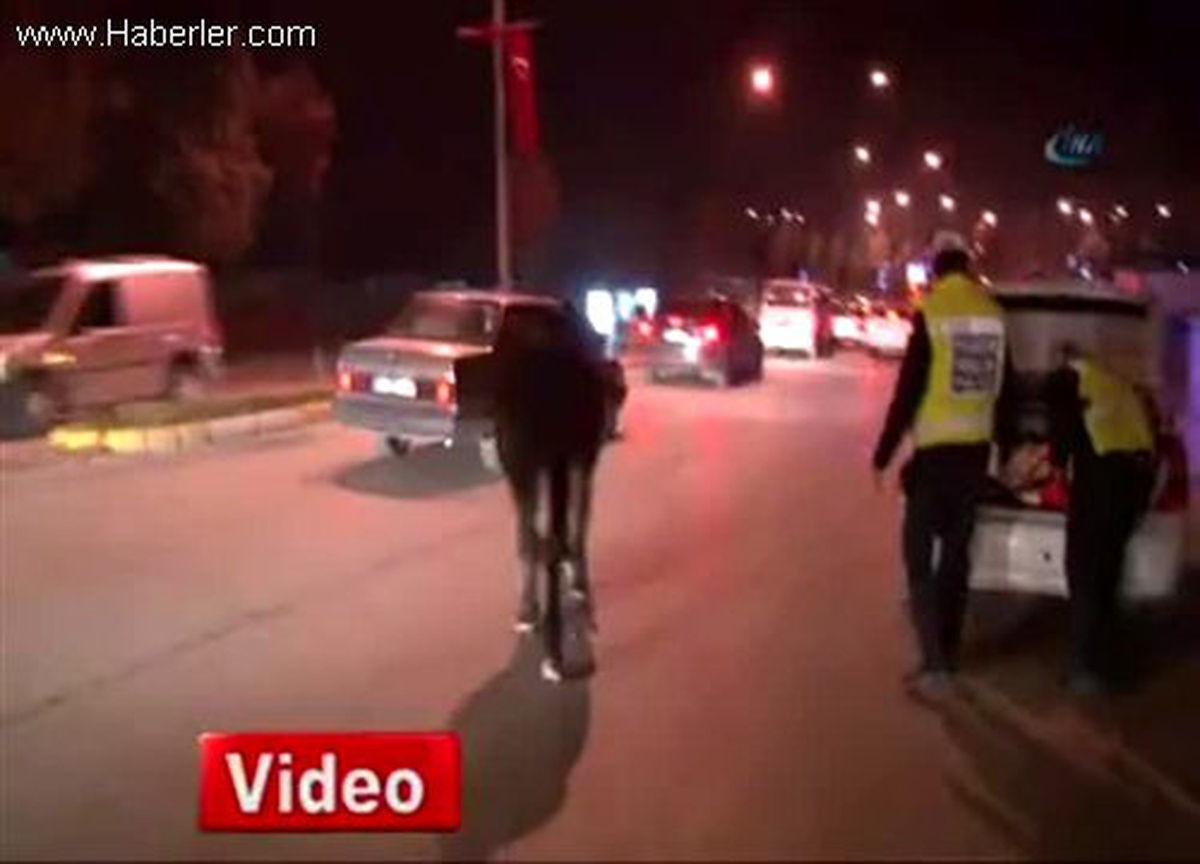 Erzurum\'da Ahırdan Kaçan At Trafiği Birbirine Kattı