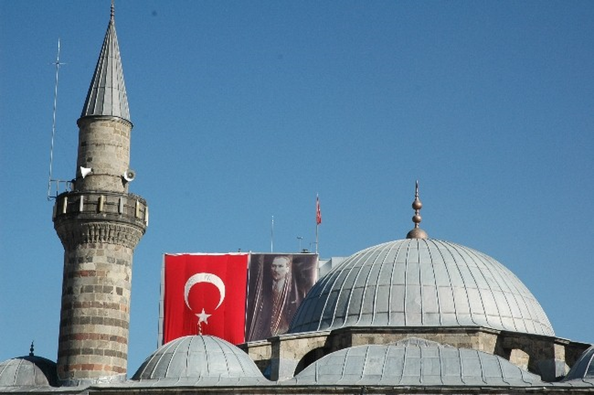 Erzurum\'da Cumhuriyet Coşkusuna Esnaf Ortak Oldu