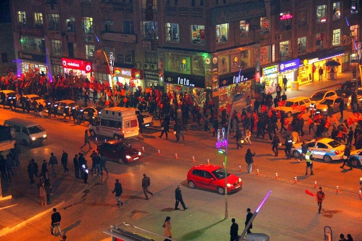 CHP Erzurum\'da Fener Alayı Yürüyüşü Düzenledi