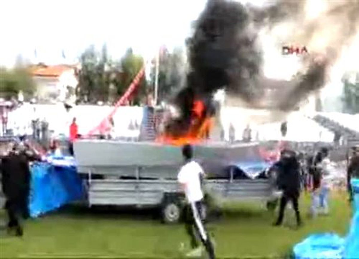 Fethiye\'de Temsili Bandırma Vapuru Yandı, Öğrenciler Korkuyla Kaçtı