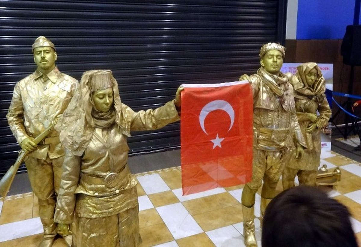 Forum Kayseri\'den Renkli Cumhuriyet Bayramı Kutlaması