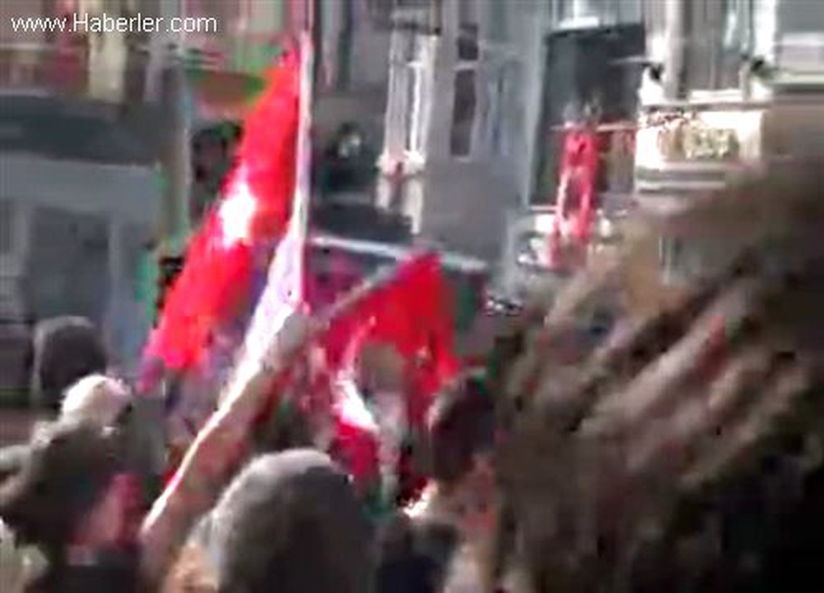 Galatasaray Lisesi Önünde Yürüyüş Gerginliği