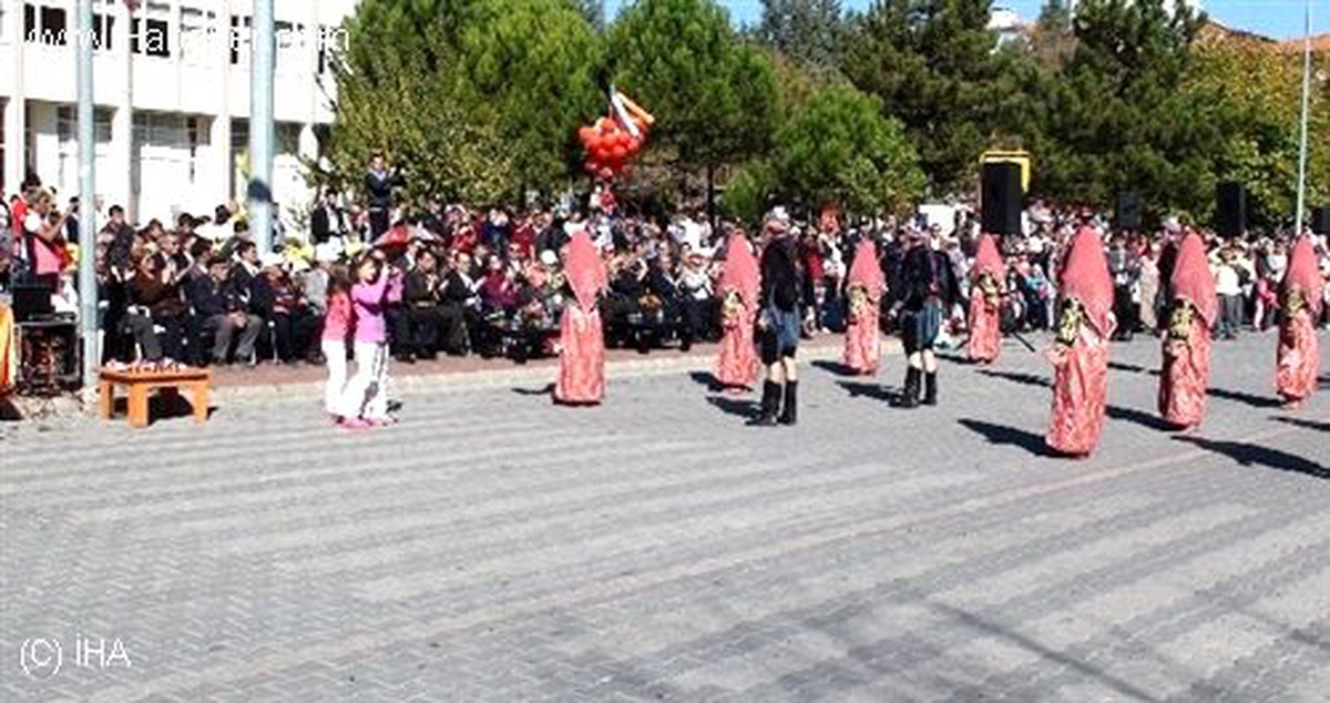 Gediz\'de Cumhuriyet\'in Kuruluşunun 90. Yıldönümü Törenlerle Kutlandı