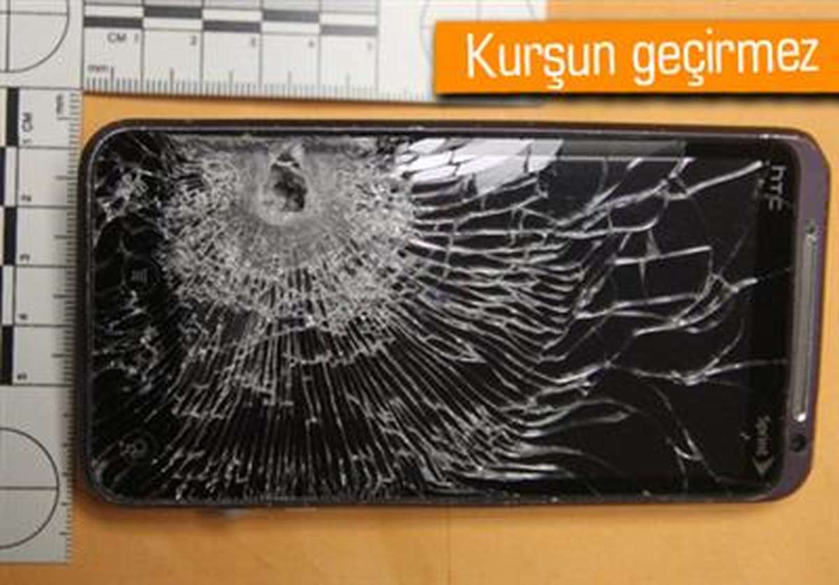 Htc Evo 3d Sahibini Ölümden Kurtardı