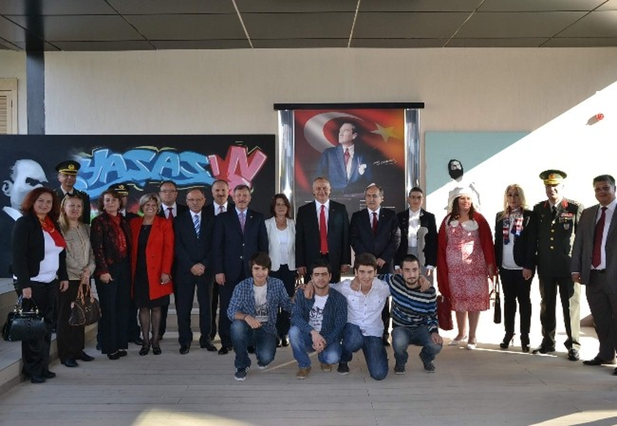 \'İlmek İlmek Atatürk\'ü İşliyoruz\' Kanaviçe Sergisi Açıldı