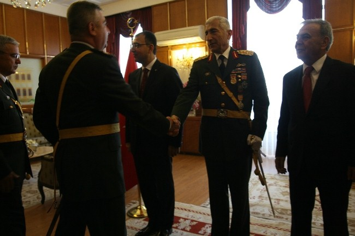 İzmir\'de Tebrikat Töreni