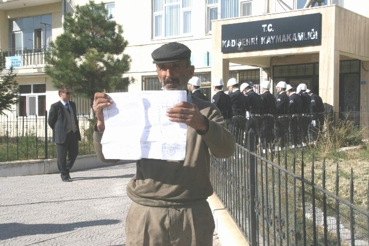 Kadışehri\'nde Evi Yanan Vatandaş Devletten Yardım Bekliyor