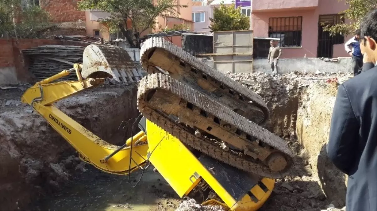 Kendi Kazdığı Kuyuya Düştü