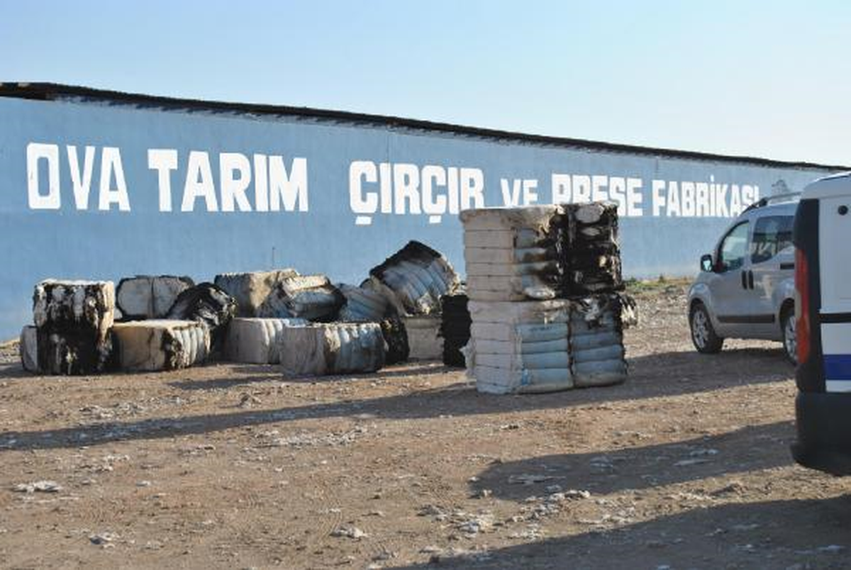 Kırıkhan\'ın Çırçır Fabrikasında 150 Ton Pamuk Yandı