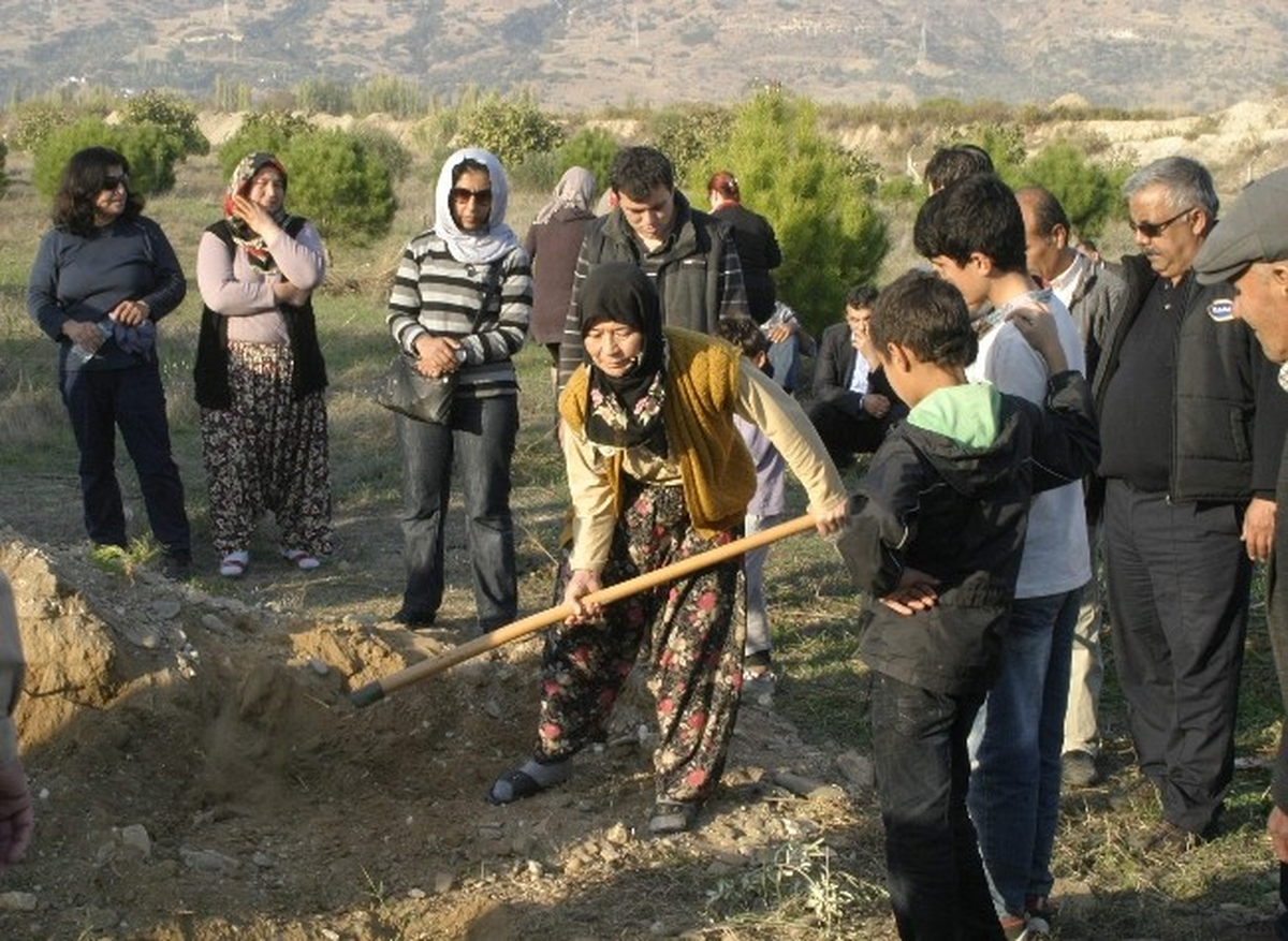 Kocası Tarafından Öldürülen Kadın Toprğa Verildi