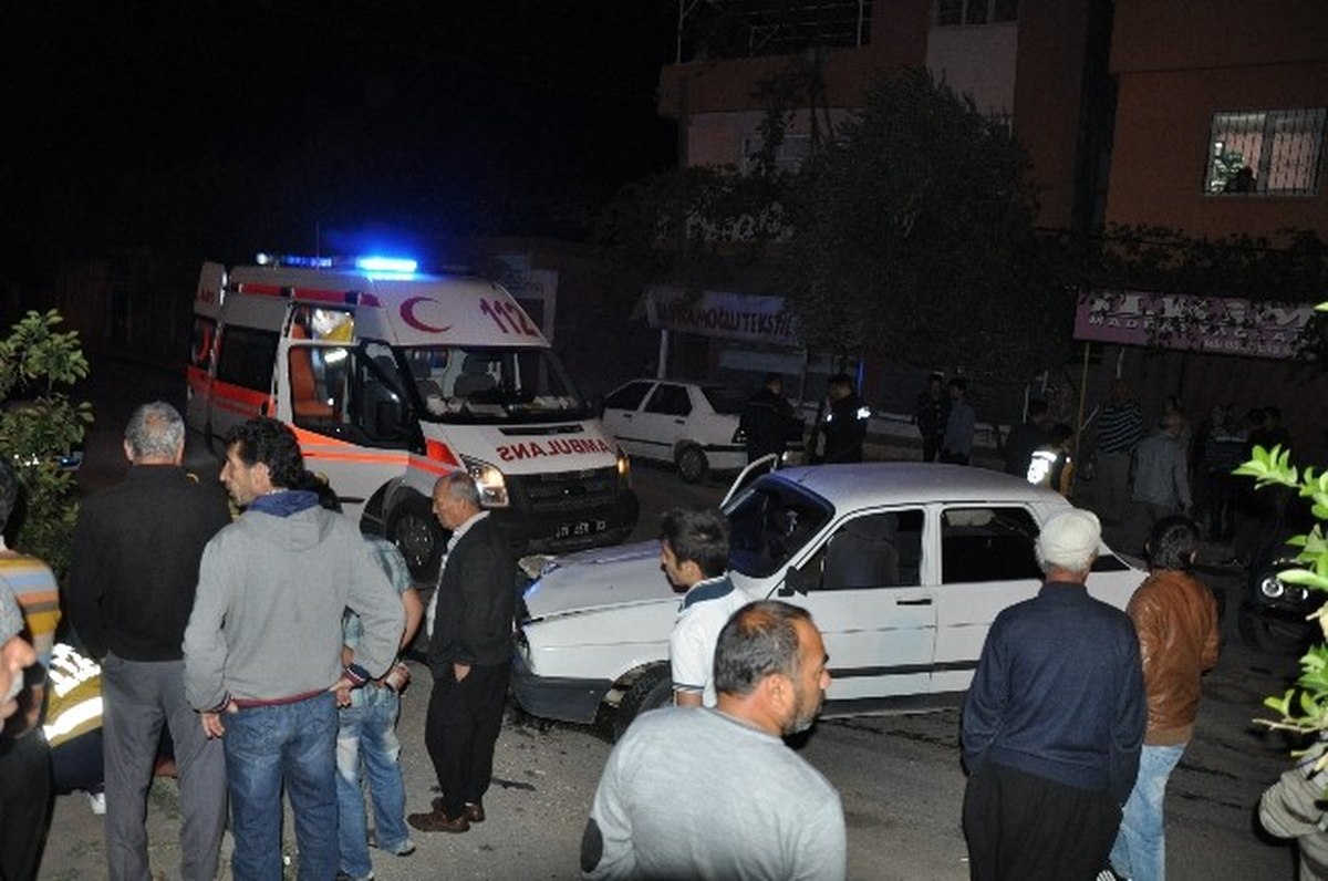 Kozan\'da Trafik Kazası: 2 Yaralı
