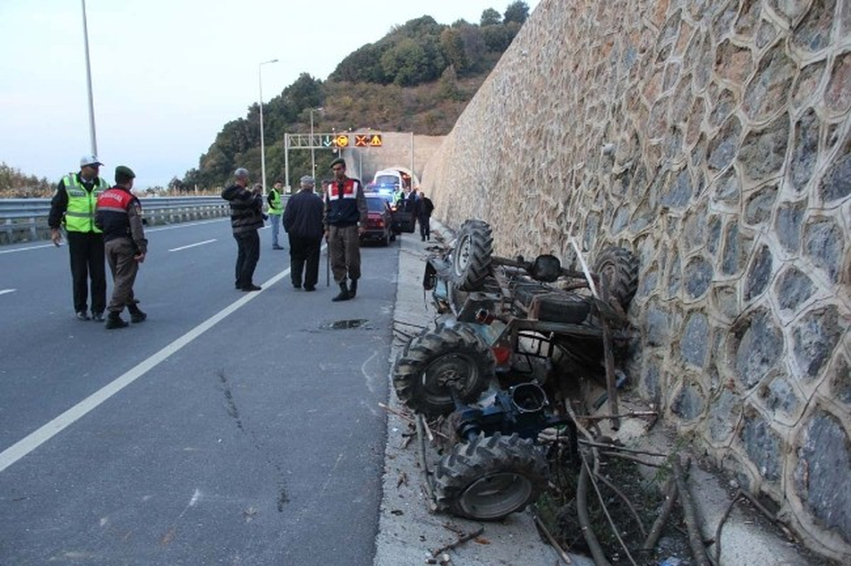 Minibüs Patpatla Çarpıştı: 1 Ölü