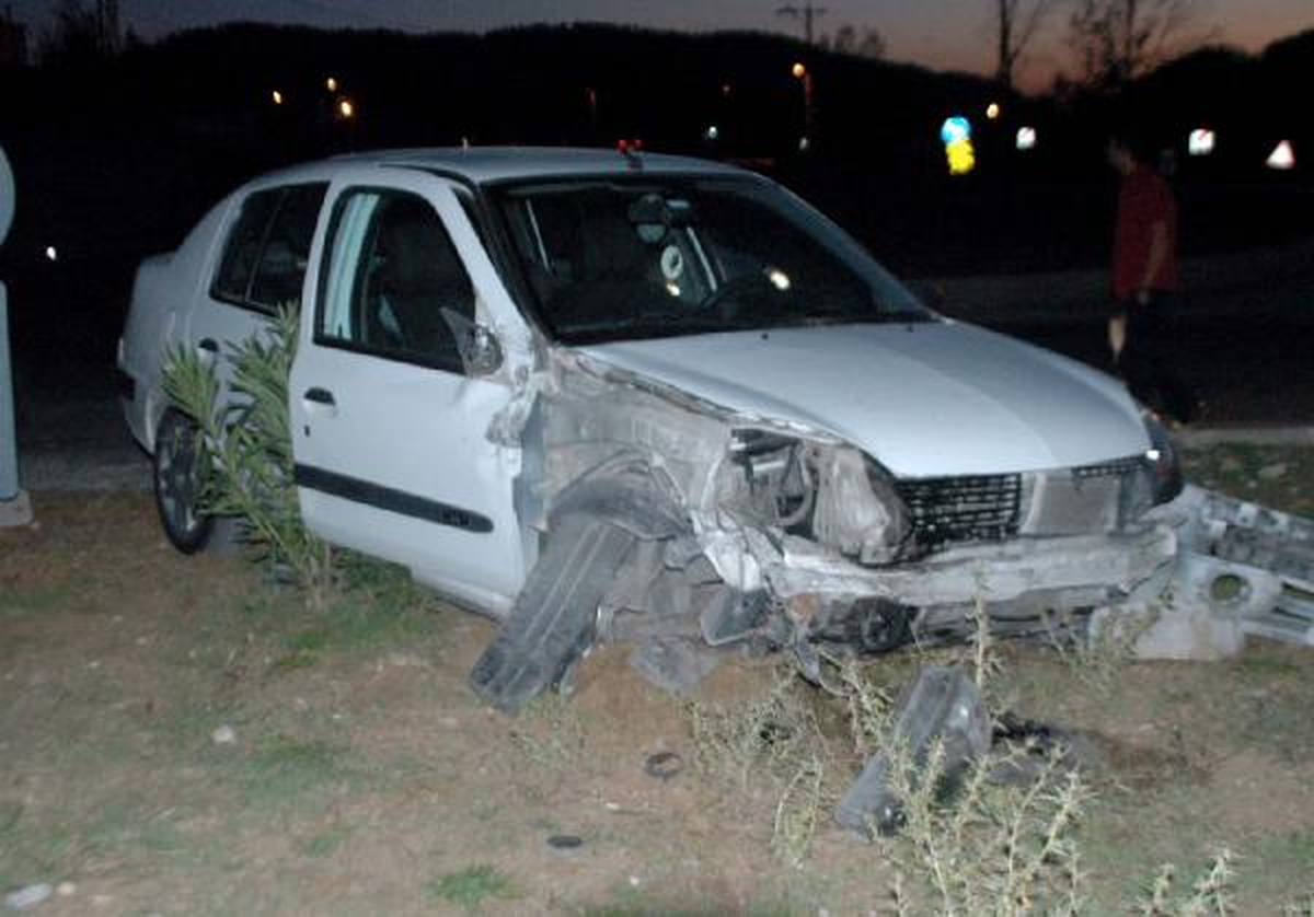 Kahramanmaraş\'ta Minibüse Çarpan Otomobil Sürücüsü Yaralandı