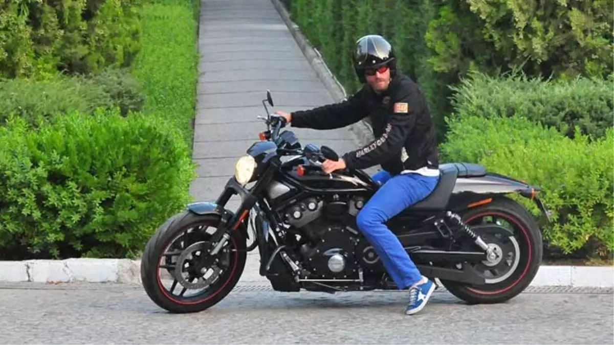 Kıvanç Tatlıtuğ, Motosikletine Geri Döndü