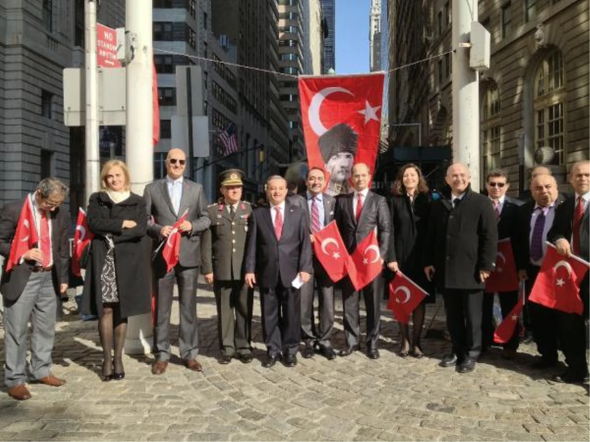 New York\'ta Türk Bayrağı Göndere Çekildi