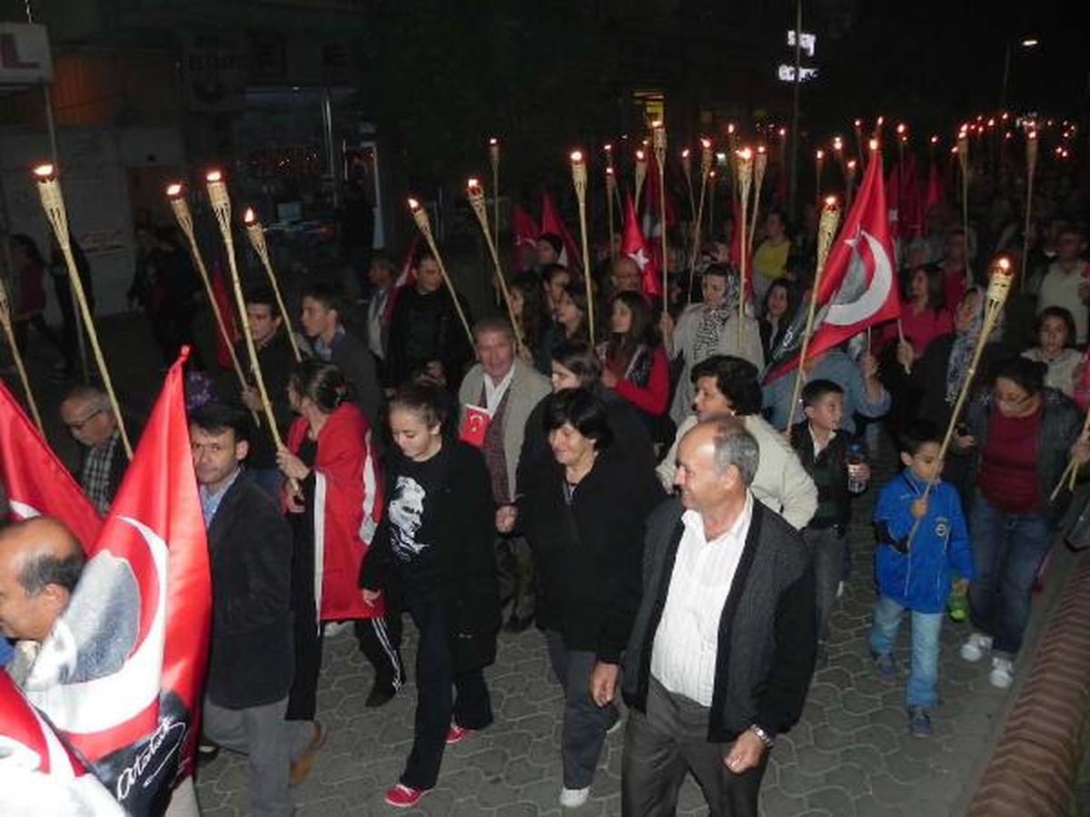 Ödemiş\'te Fener Alayı Yürüyüşü Yapıldı