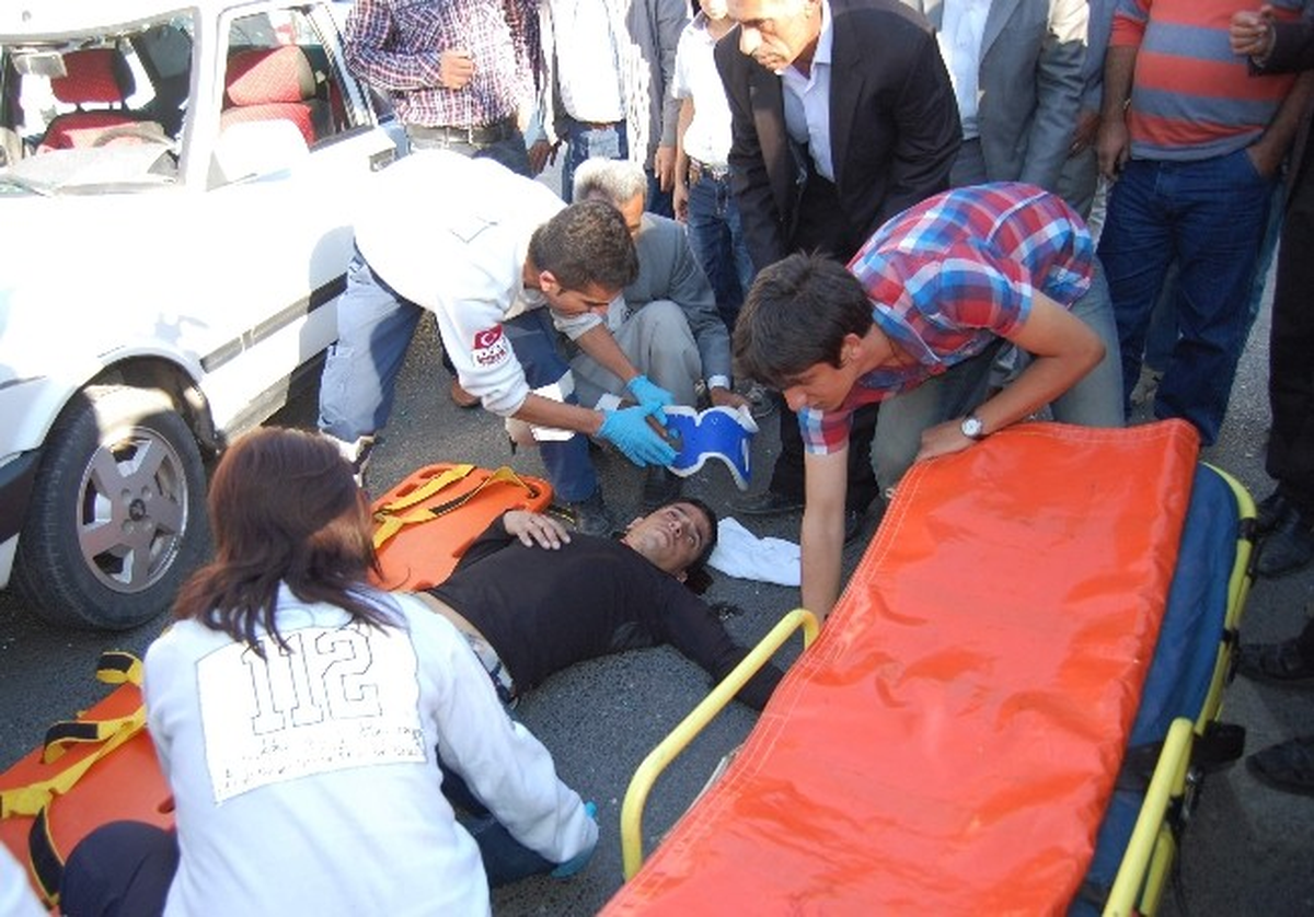 Otomobil Bisiklete Çarptı: 1 Ağır Yaralı