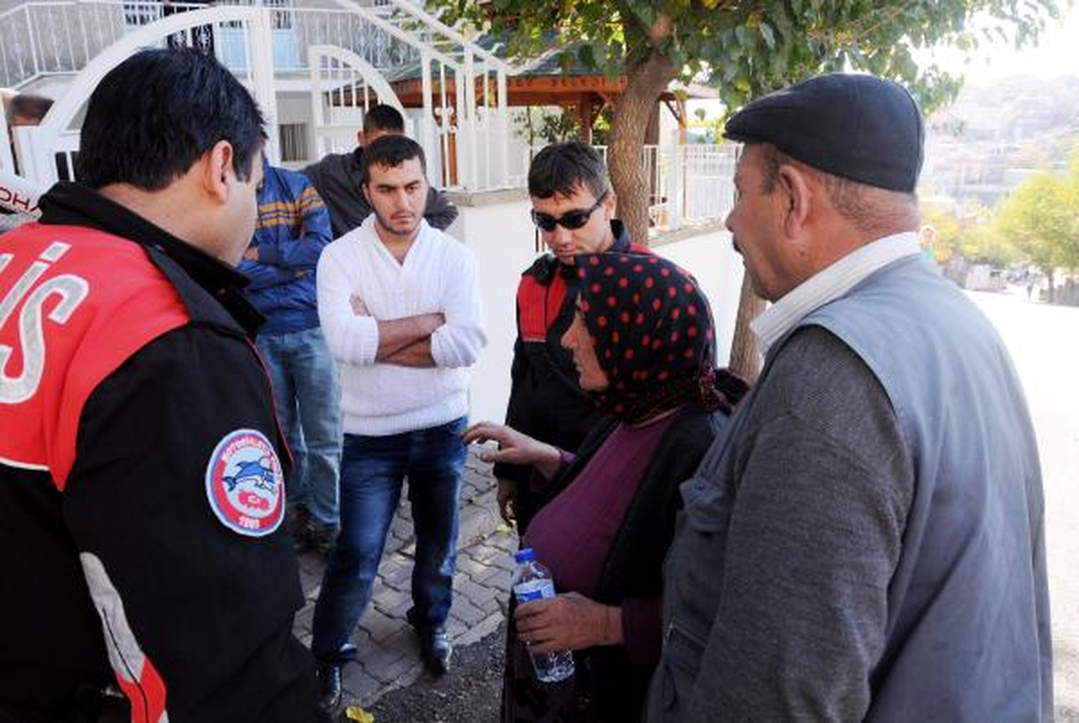 Sokak Ortasında Kadının Parmağındaki Yüzüğü Gasp Ettiler