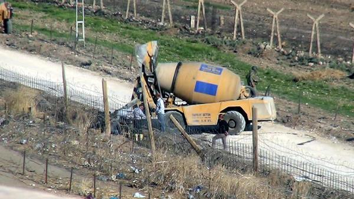 Suriye Sınırındakı Duvar Çalışmaları Sürüyor