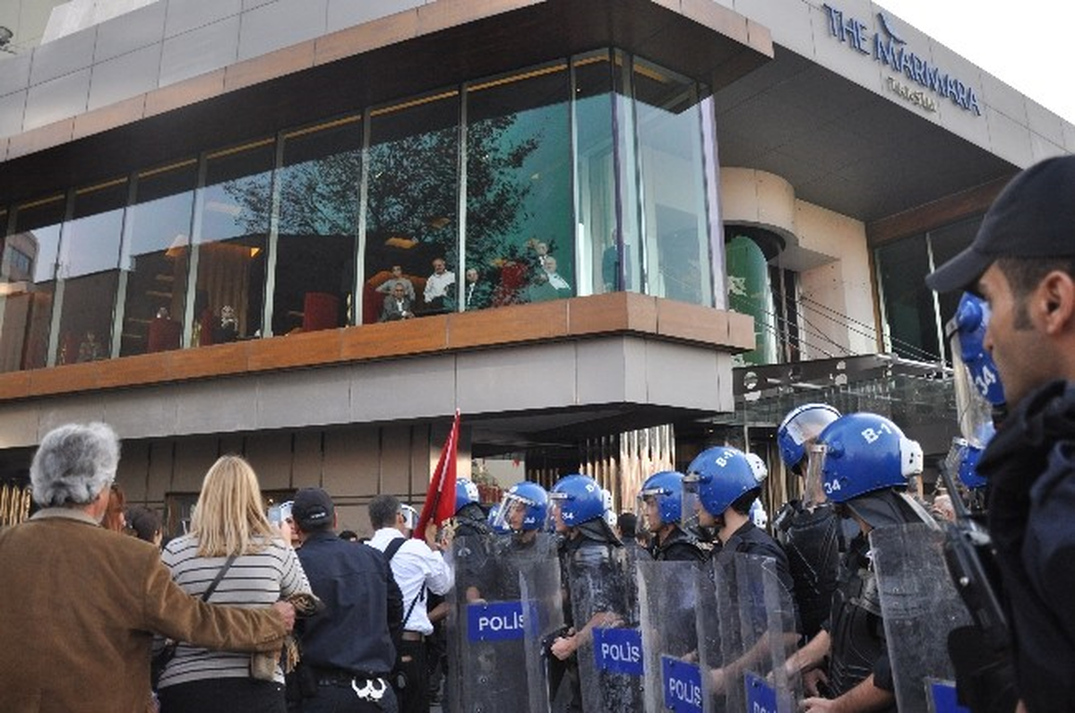 Taksim\'de Polis Müdahalesi