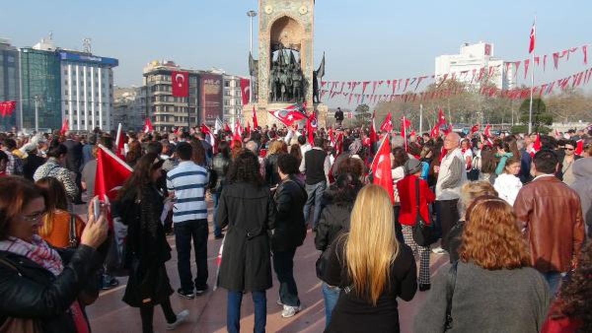 Taksim Meydanı\'nda Gerginlik