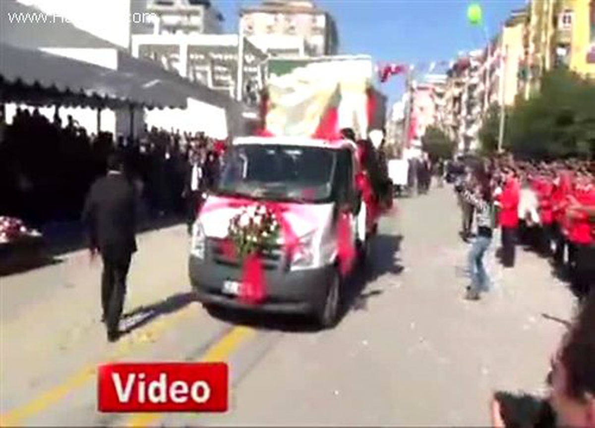 Tören Geçişi Sırasında Yangın Çıktı