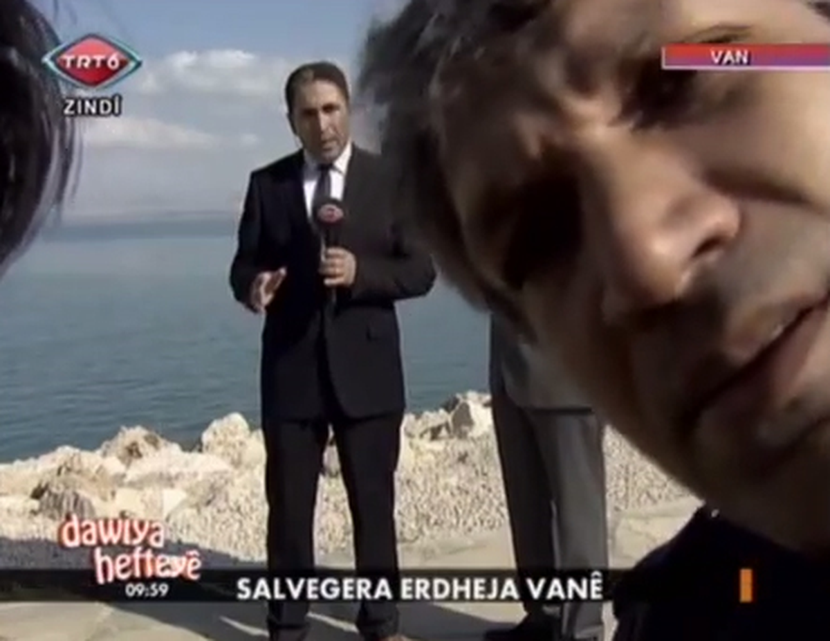 TRT 6 Canlı Yayınında Kamera Temizlediler