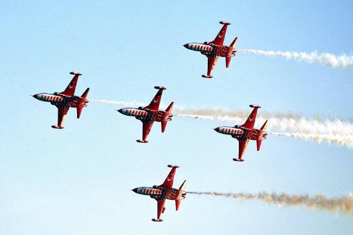 Türk Yıldızları\'ndan Muhteşem Gösteri