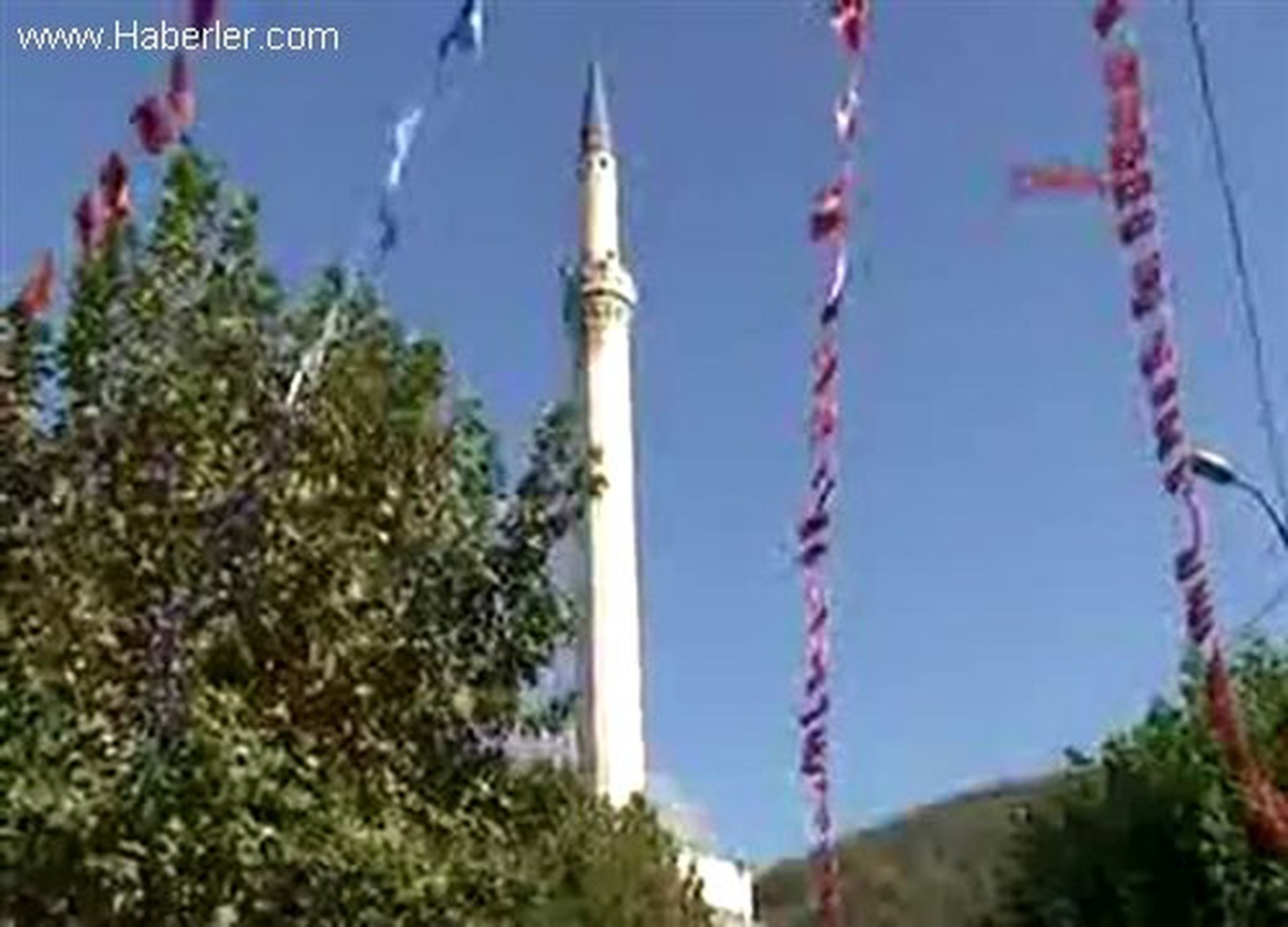 Türkiye\'den Kosova\'ya Gelen Yürüyen Budalalar Gurubu İlgiyle İzlendi