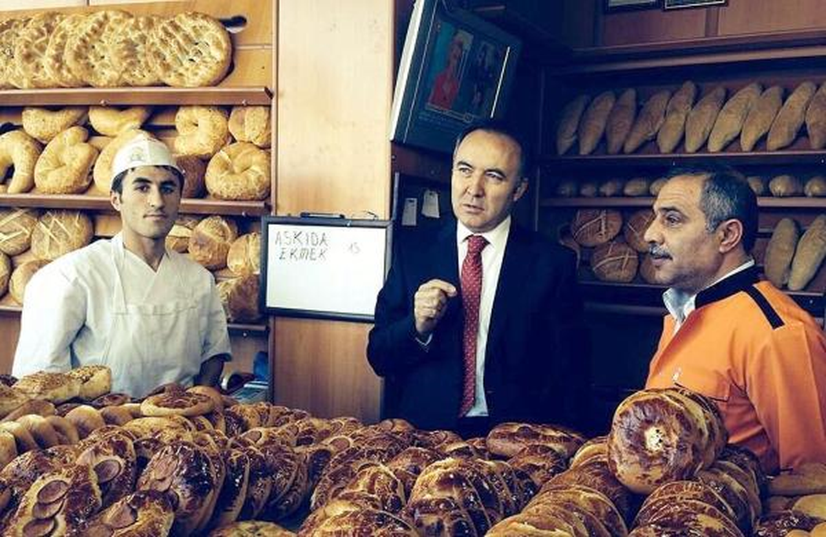 Vali Askıya Ekmek Koydu