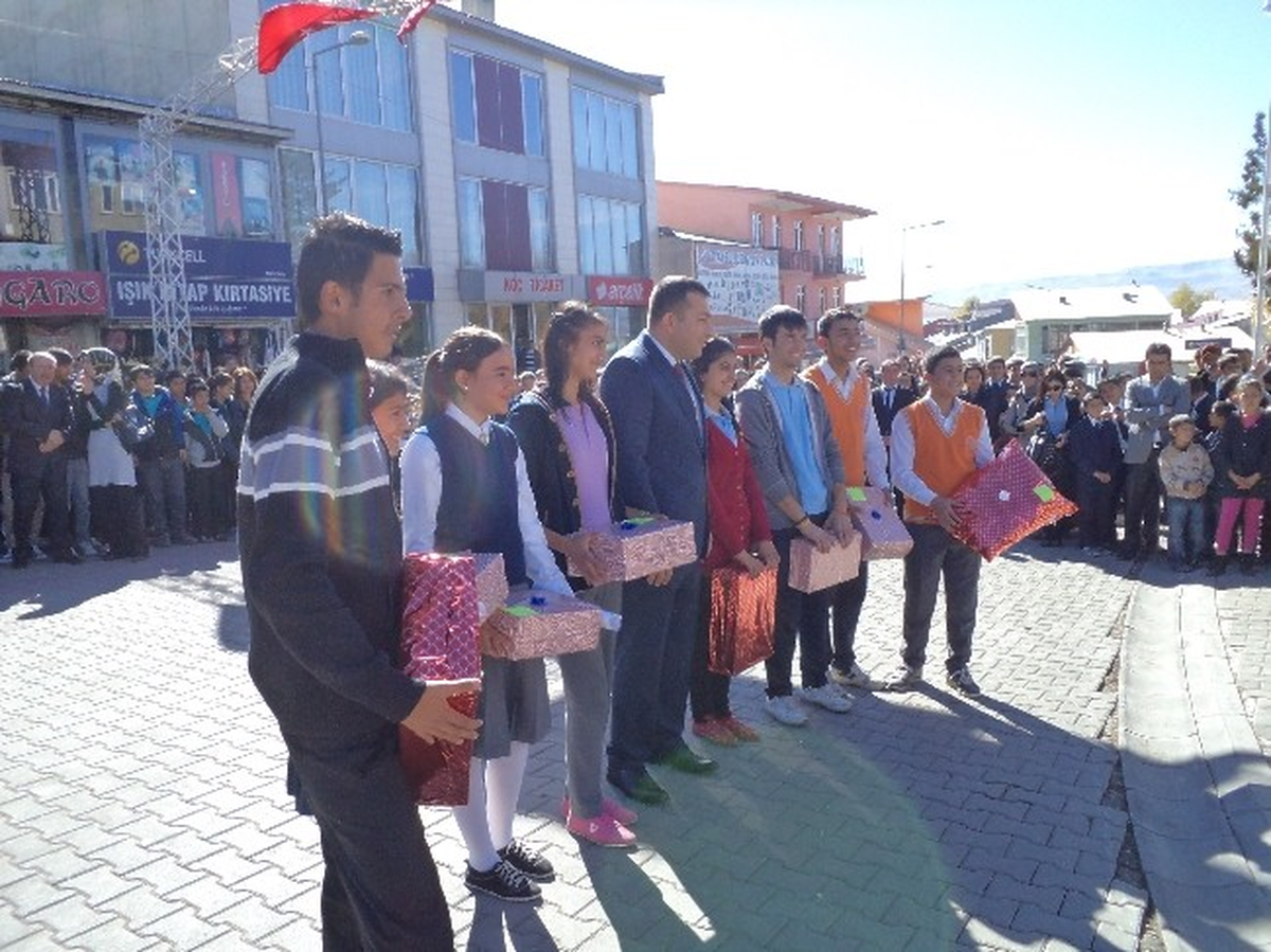 Varto\'da Cumhuriyet Bayramı Coşkusu Yaşandı