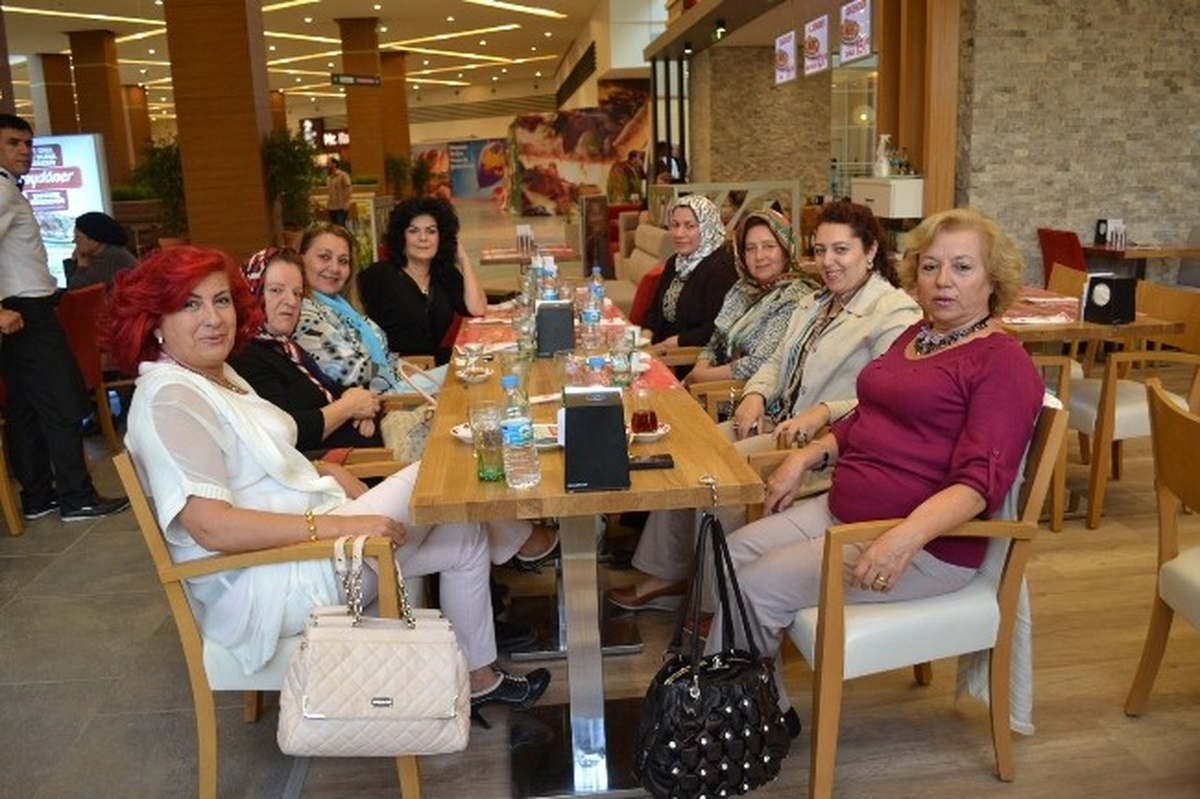 Yardım Sevenler Ş.urfa Piazza\'da Buluştu