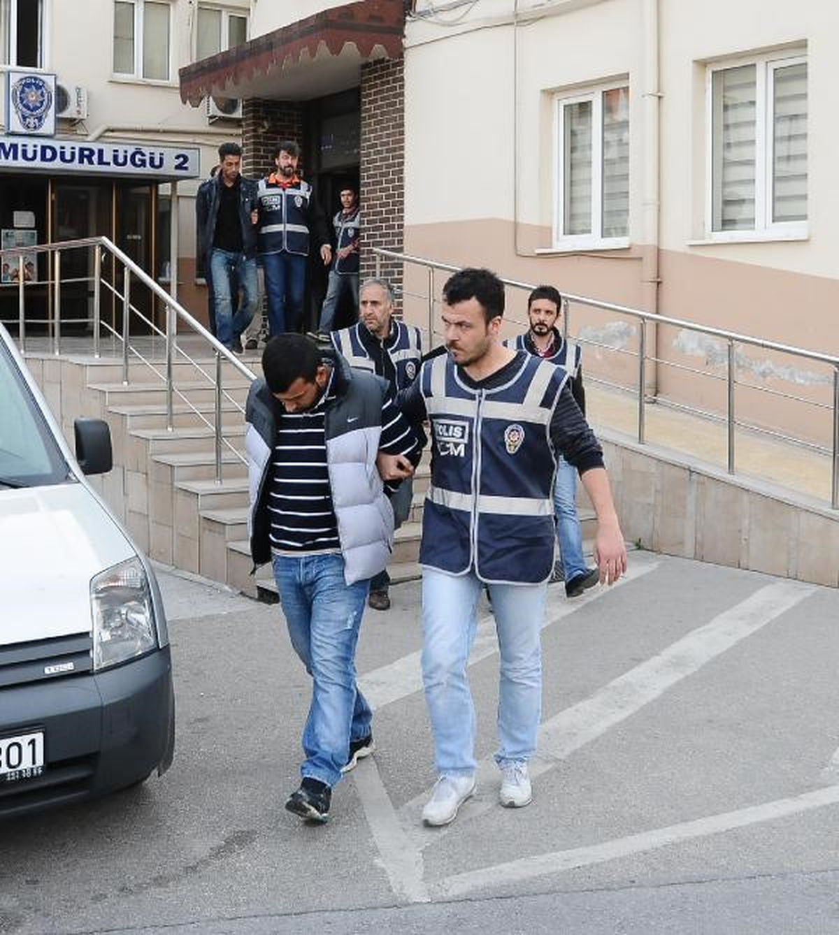 Tekstil Atölyesinde 1 Ton Esrar Ele Geçirildi