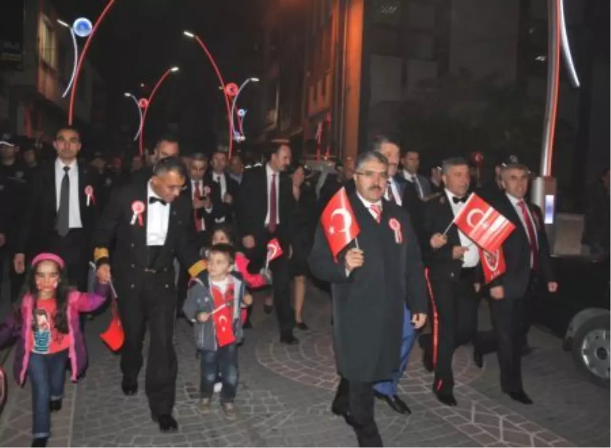 Türkiye\'nin Her Kesiminde Cumhuriyet Etkinlikleri Düzenlendi