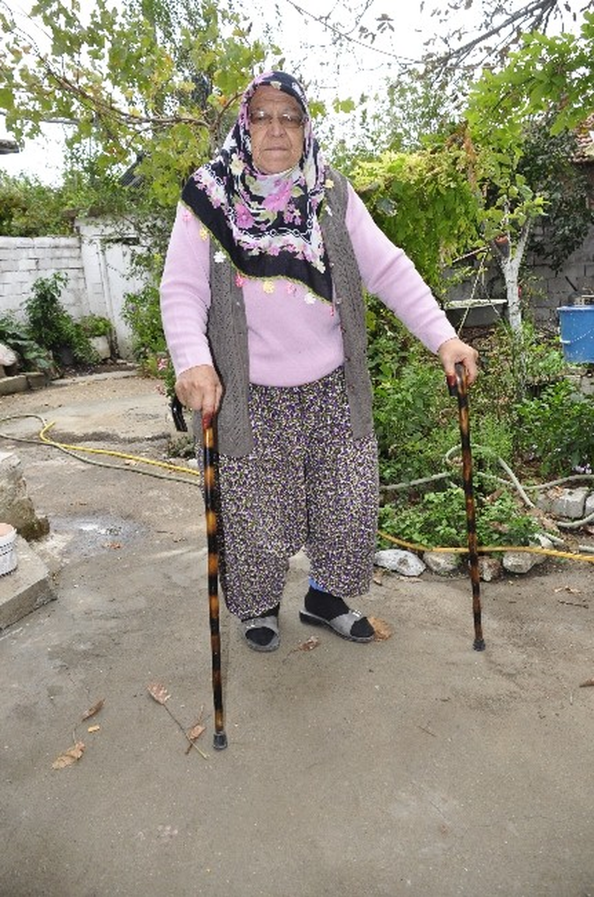 78 Yaşındaki Gülser Teyze Bisikletle Pazara Gidiyor
