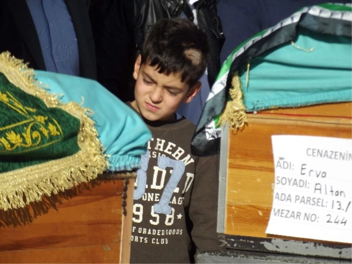 Almanya\'daki Kasırgada Ölen 2 Türk Malatya\'da Toprağa Verildi