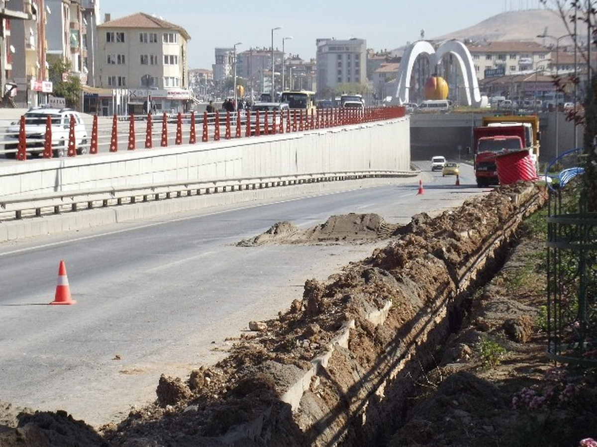 Altgeçitlere Trambüs Kazısı