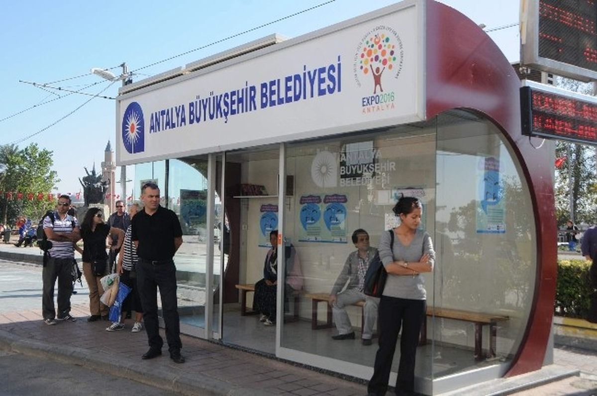 Antalya\'da Kitaplar Yol Arkadaşı Oluyor