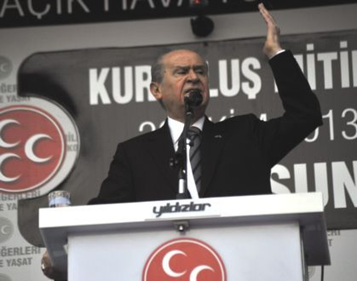 Bahçeli: Başörtüsü Meselesinin Hoşgörü ve Diyalogla Çözülüp Bitirilmesi Gerekir