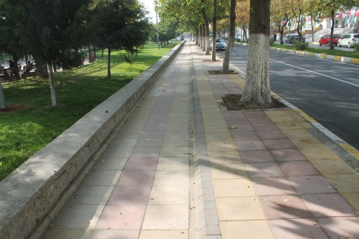 Beylikdüzü - Cumhuriyet Caddesi Artık Daha Bakımlı