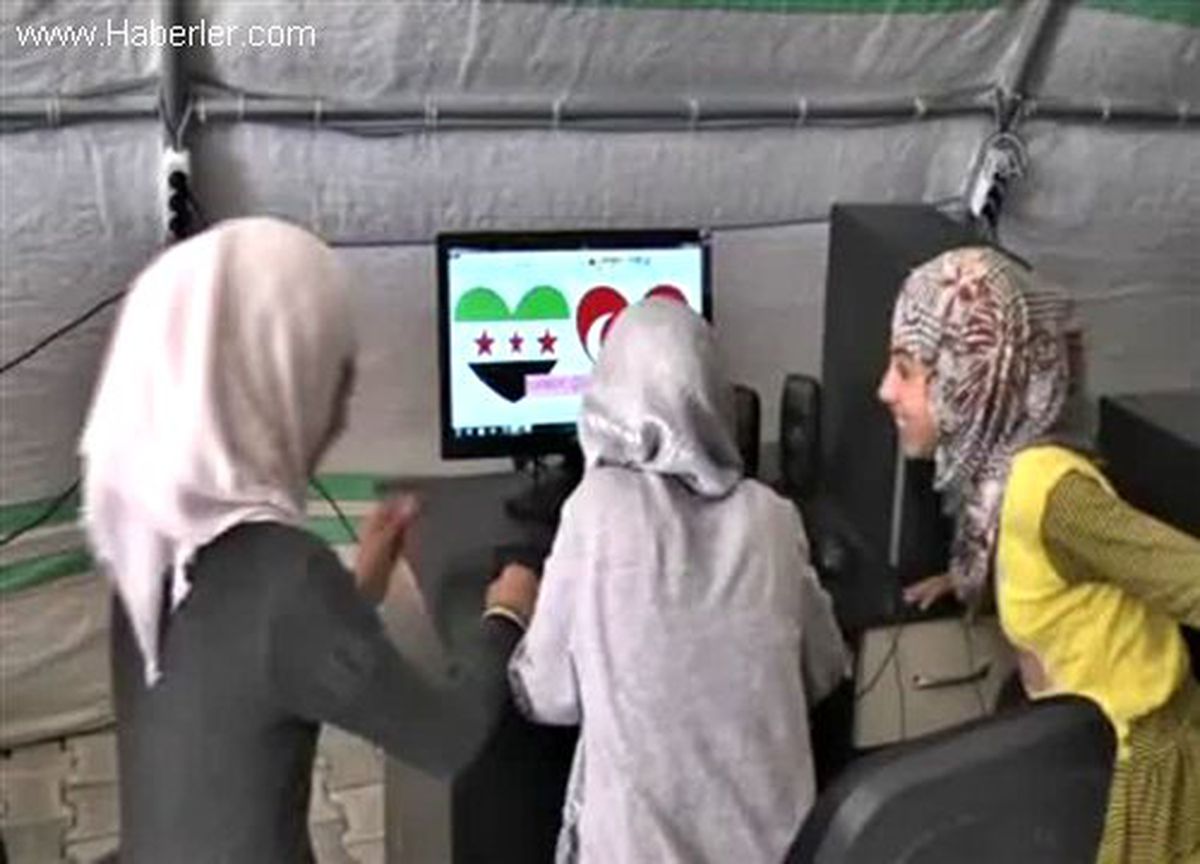 Bilgisayarı çadır kentte öğrendiler