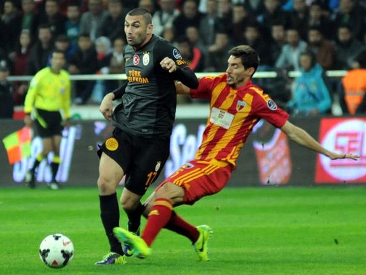 Burak\'tan Emre\'ye Asist Jesti
